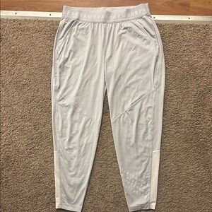 Under Armour Silver Athletic Pants Woman’s Md Mesh Bottoms Unique Logo On Leg